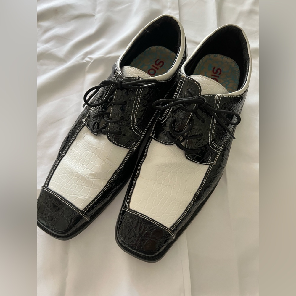 Elegant Black and White Men's Oxfords